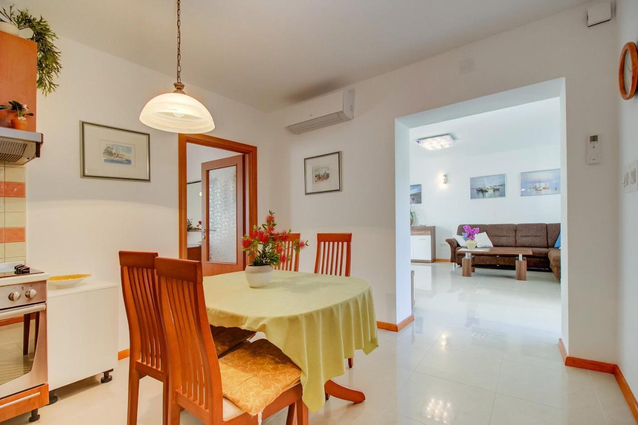 מאלי לוסיניי Apartman Mirjana 1 מראה חיצוני תמונה